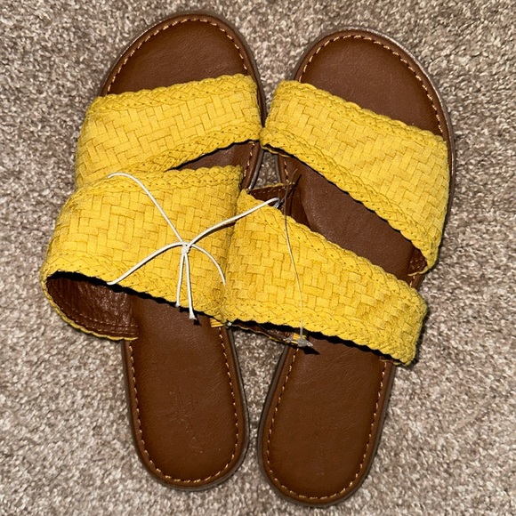 Universal Thread Shoes Universal Threads Sandals Poshmark